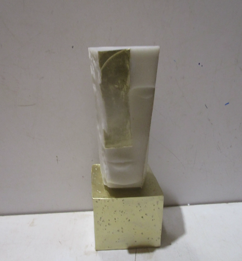 Figurine decor resin cream image