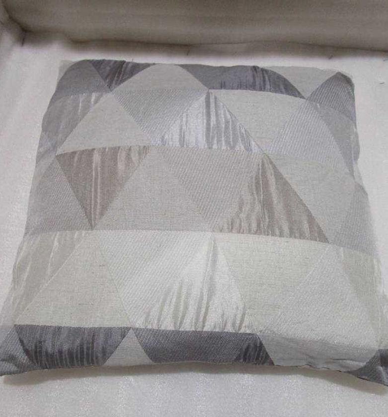 CUSHION WITH FILLED VACUU image