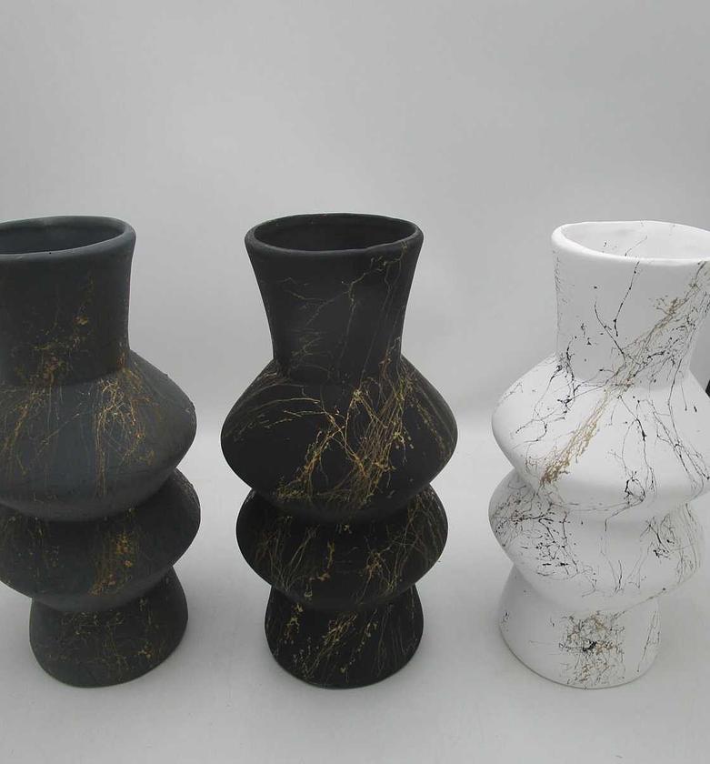 Vase
3 assorted colors
bl image