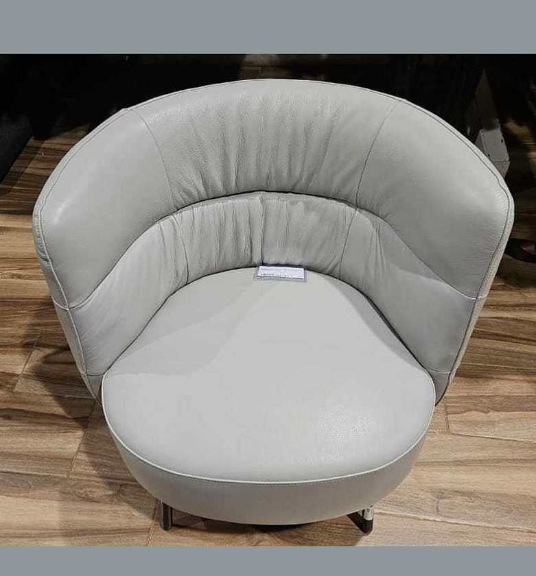 Leather Chair in Grey – Comfortable & Stylish image