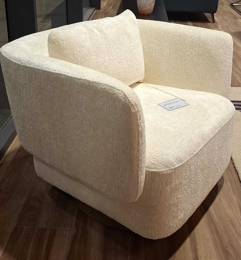 Armchair pristine image