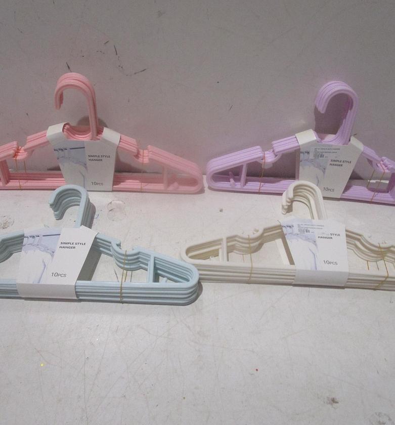 Set of 10pcs plastic hangers image