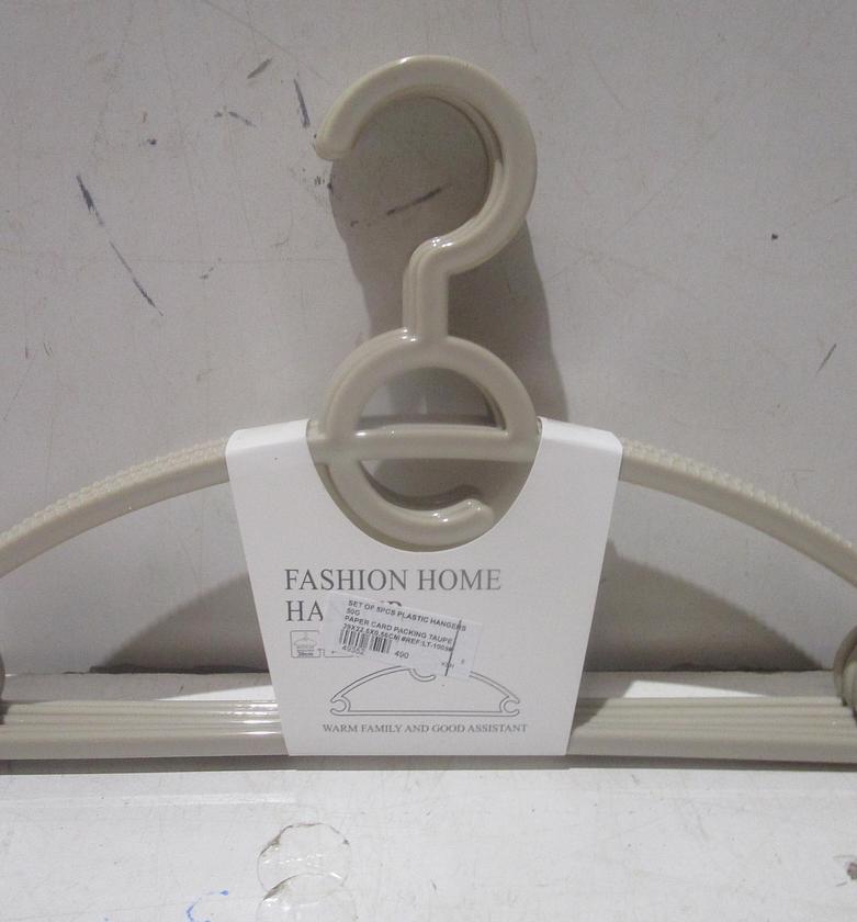 Set of 5pcs plastic hangers image