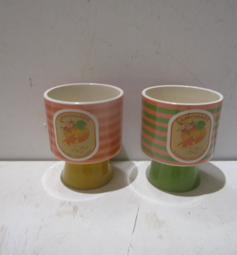 Cup with stand, two colors image