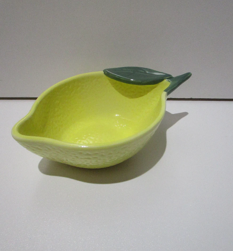 Classic Lemon Juice Cup – 15cm Diameter image