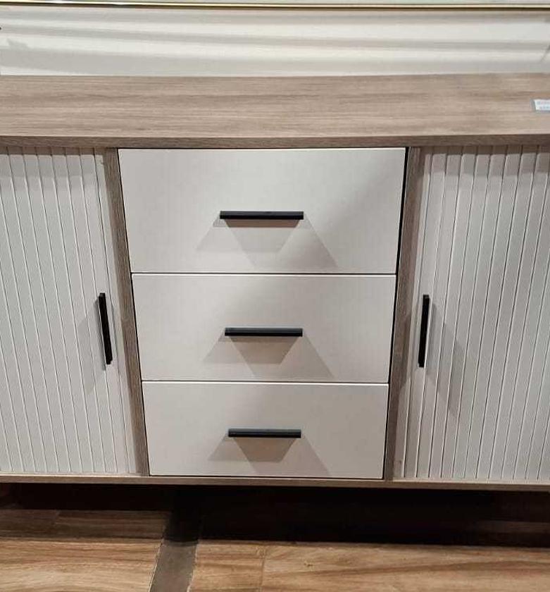 Buffet 2 doors 3 drawer image