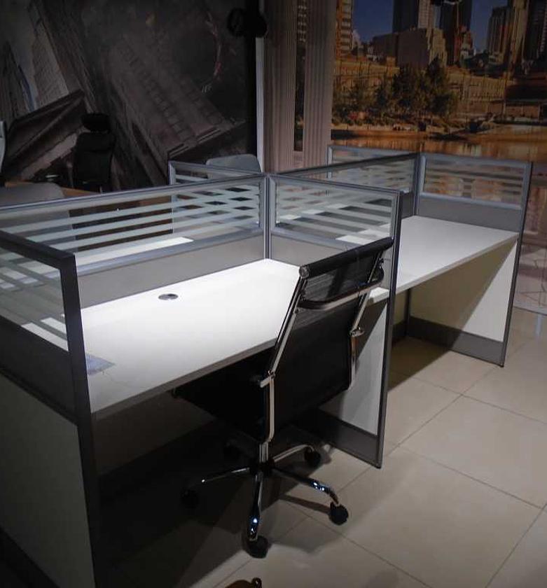 4 seats partition white+- image