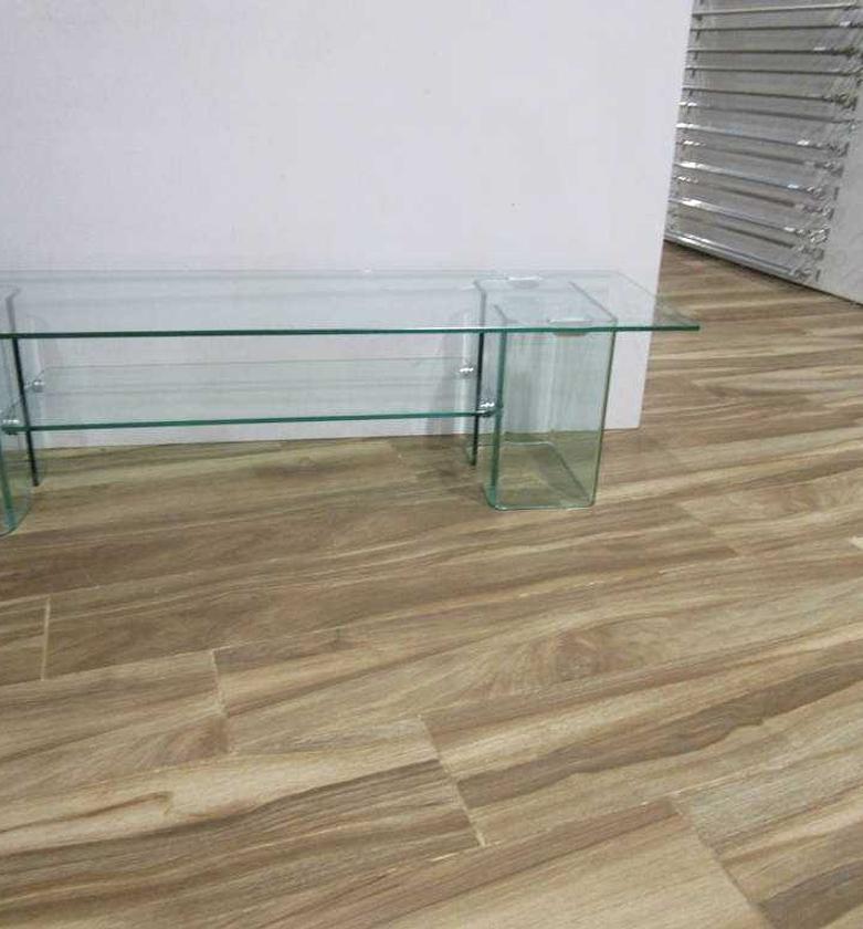 Tv-stand 10mm cleat temperd image