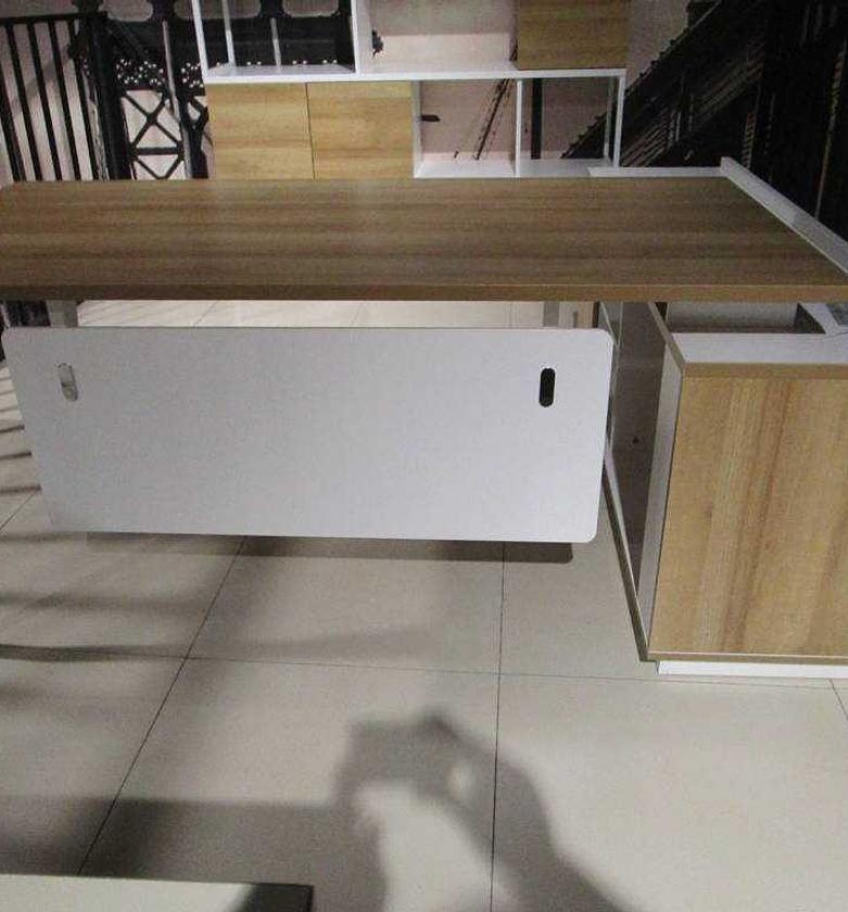 1.8M MANAGER TABLEKaldi w image