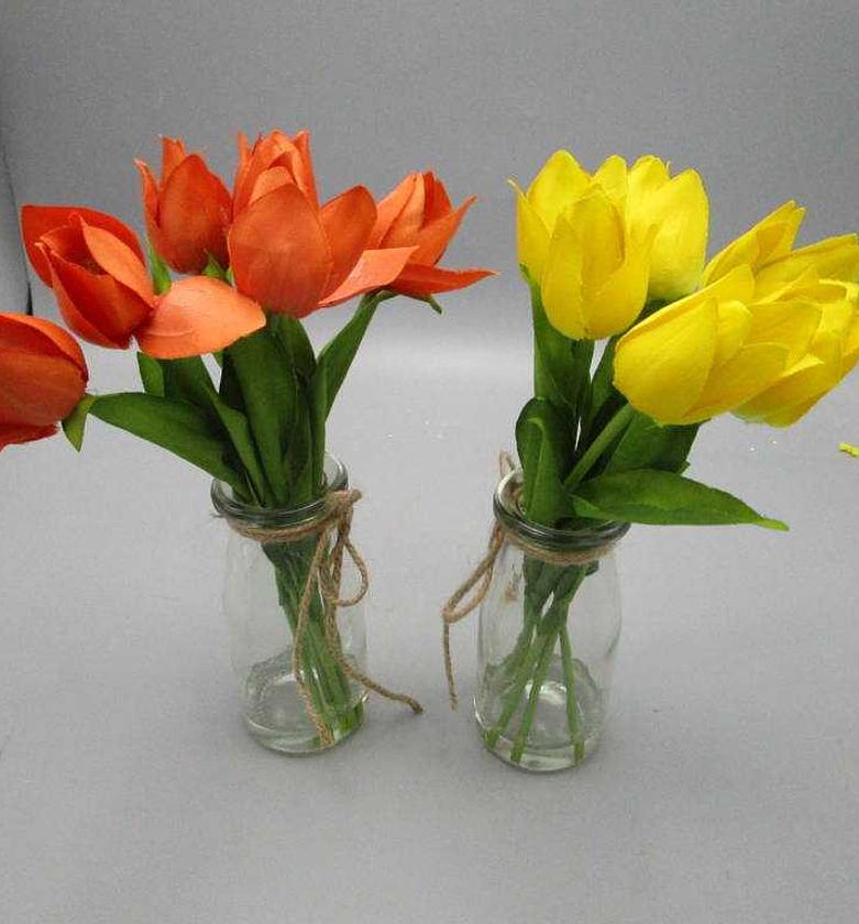 Tulip in glass pot 240 MO image