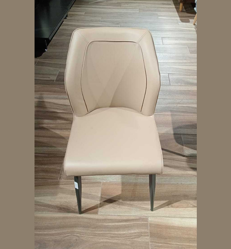 Dining chair with black feet image