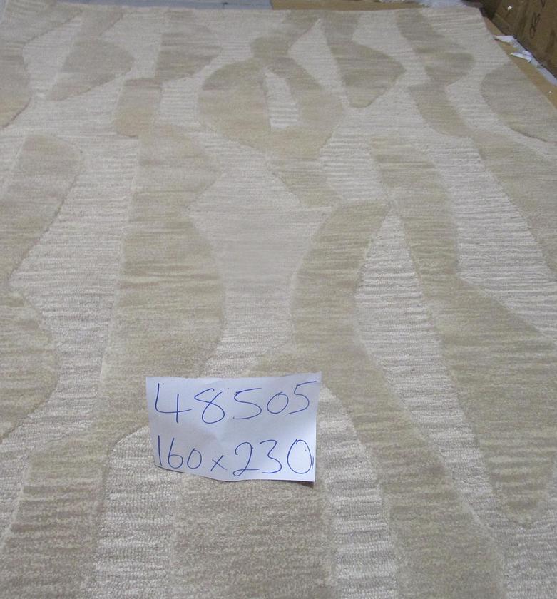 Handtufted wool rug with cotton image