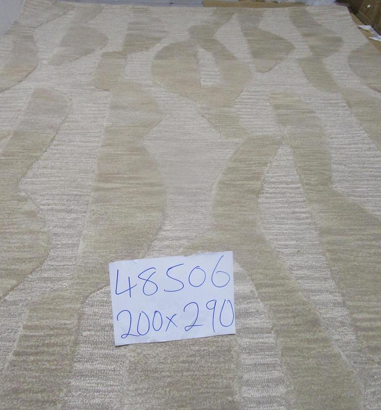 Handtufted wool rug with cotton image