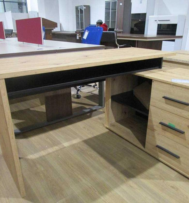 OFFICE DESK 137X101X75 CM image