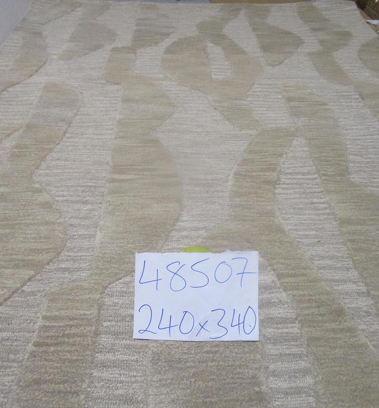 Handtufted wool rug with cotton image