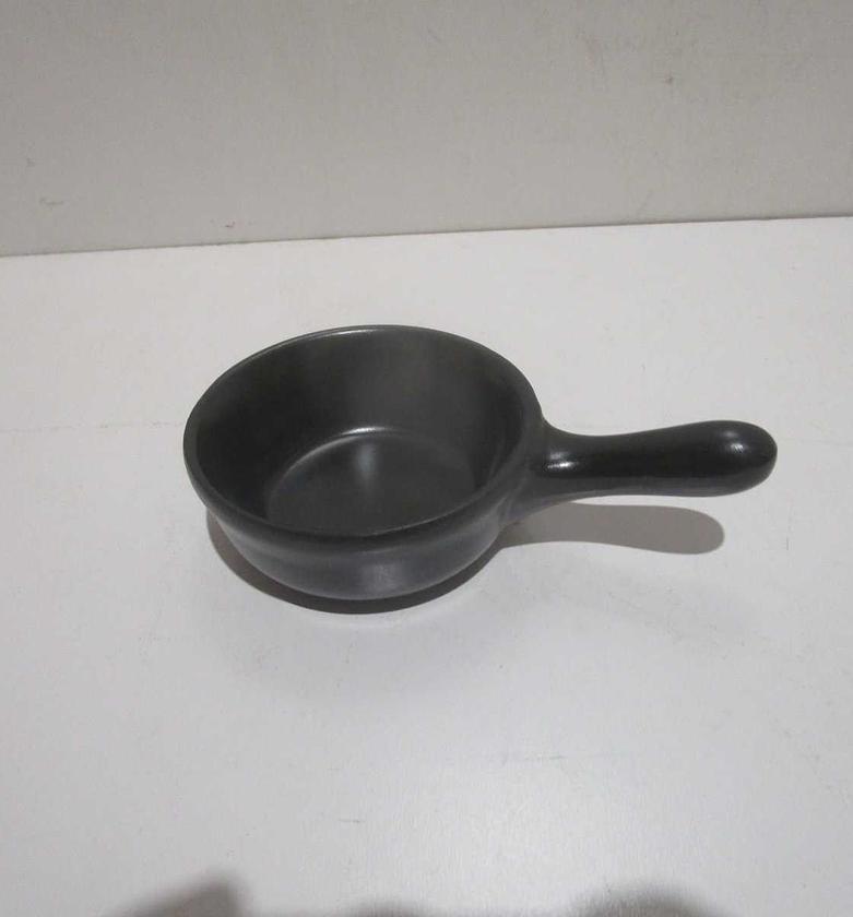 Sauce pan w handle 100% image