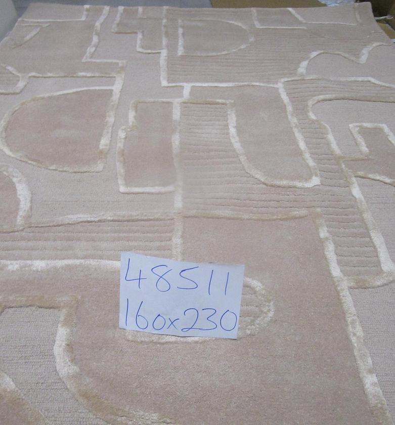 Handtufted wool and viscose image