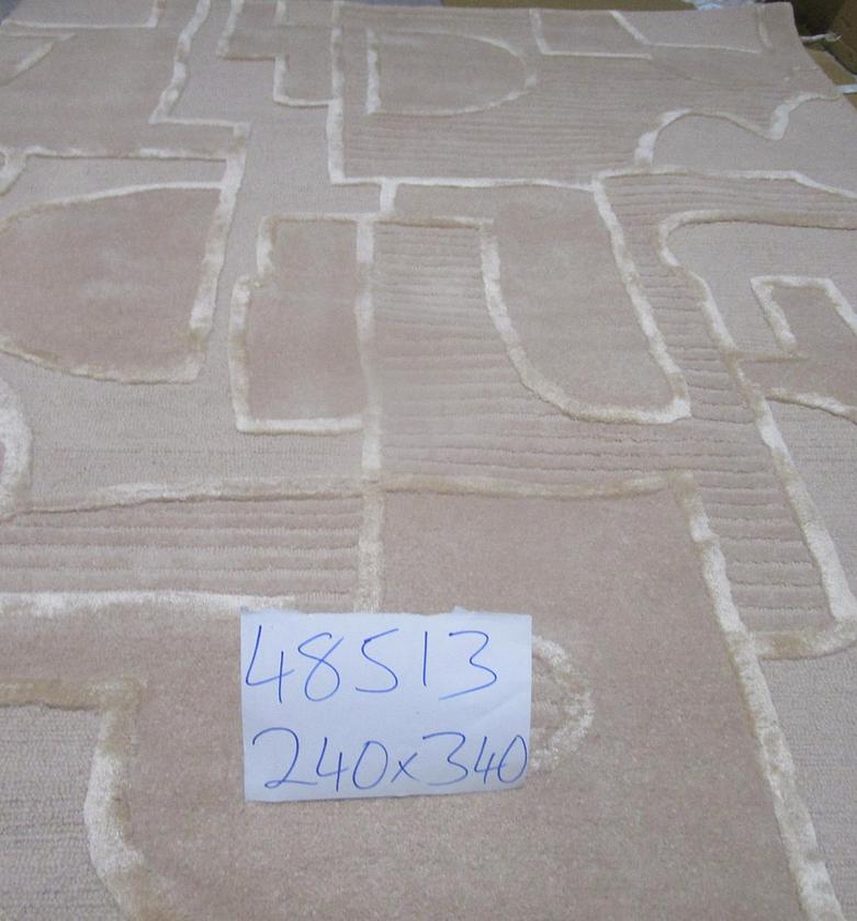 Handtufted wool and viscose image