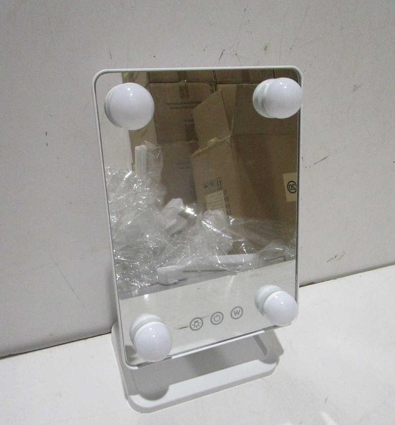 Mirror w 4 light bulb image