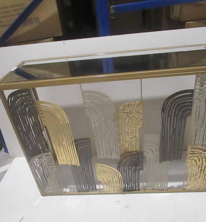 Console metal w top mirror image