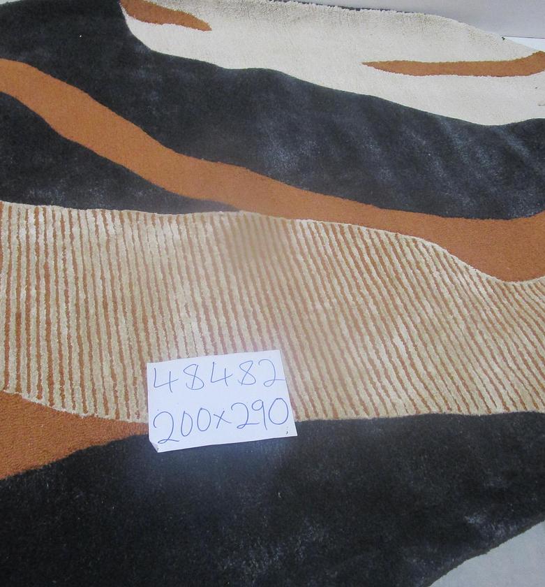 Handtufted wool / polyester image