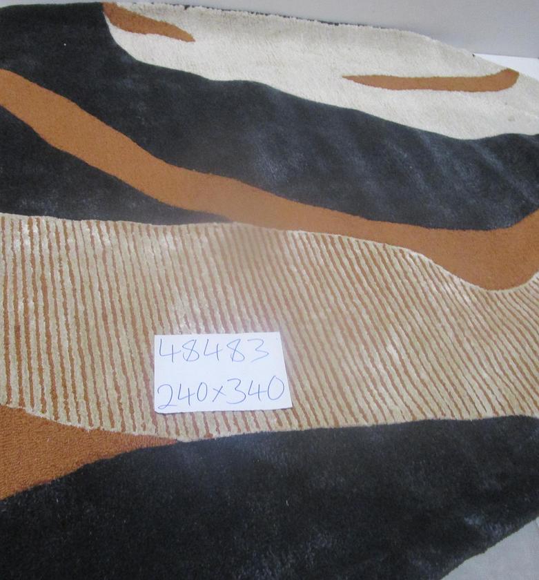 Handtufted wool / polyester image