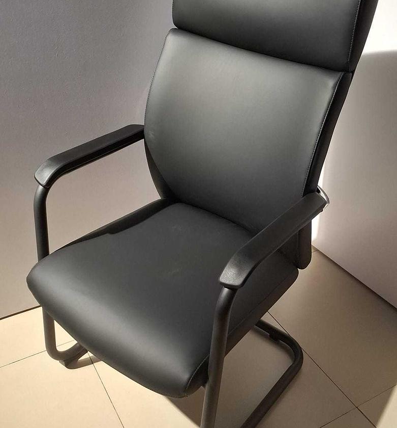 Prestige 262 PU Visitor Chair – Black with Iron Frame & Armrests image