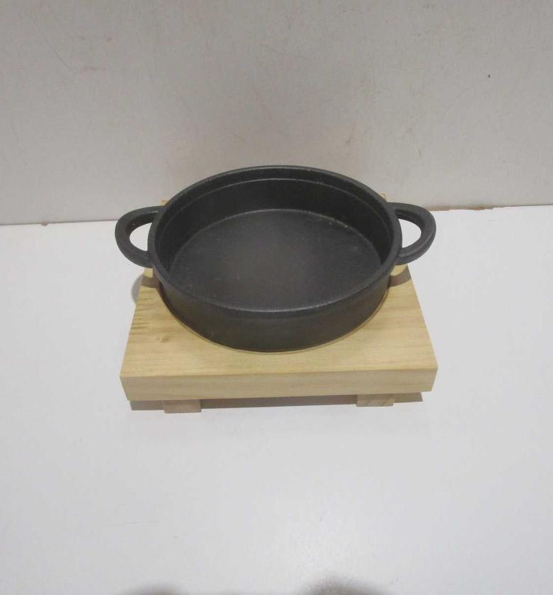 Cast iron plate+wooden base image