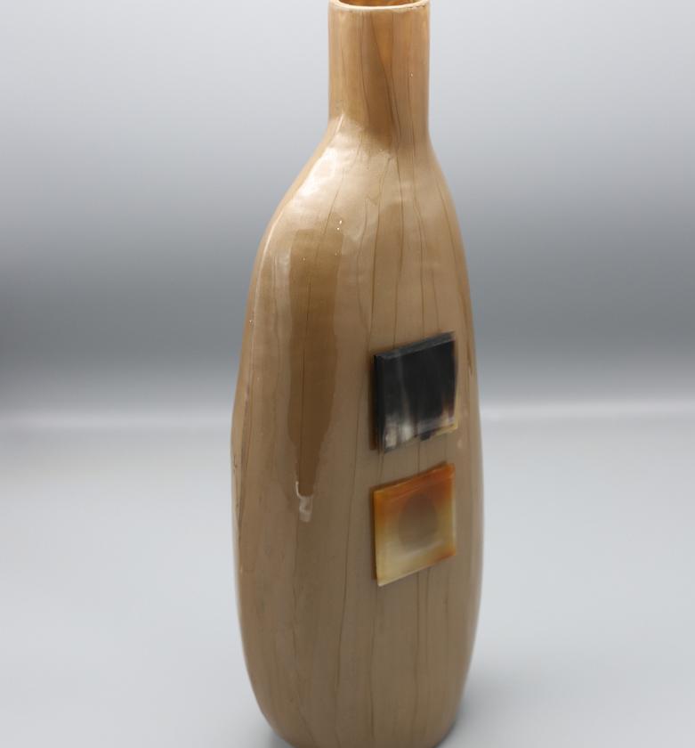 MEDIUM VASE WITH SQUARE P image