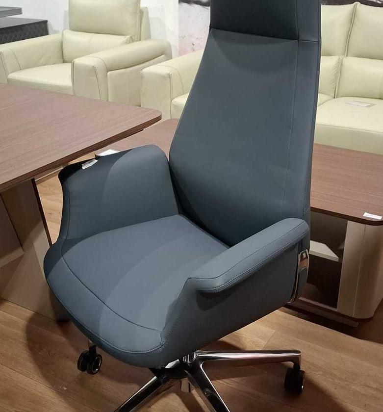 Regal Height Executive Swivel Chair image