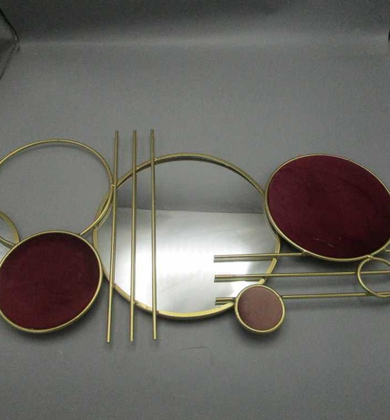 Mirror wallhanging w red+-- image