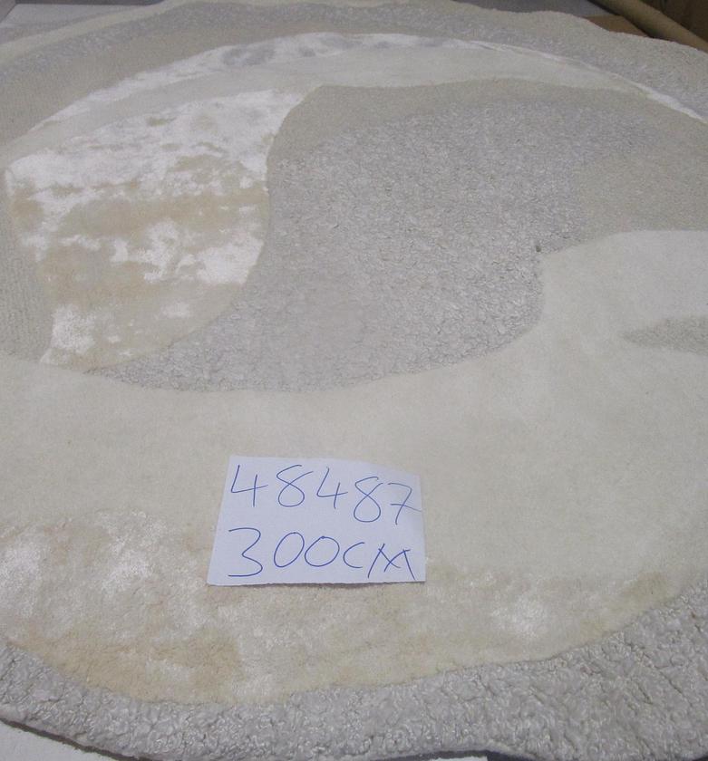 Handtufted wool polyester / image