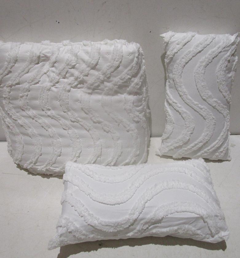 Quilt white 240x260+2x50x70cm +2x30x50cm image