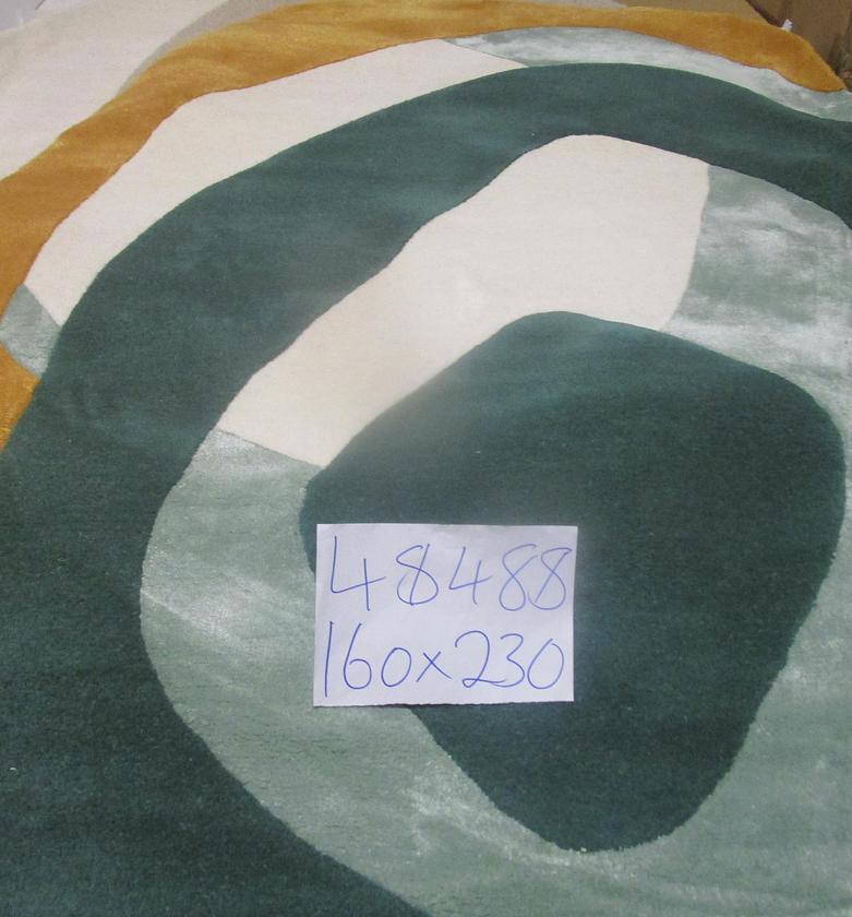 Handtufted wool and viscose image