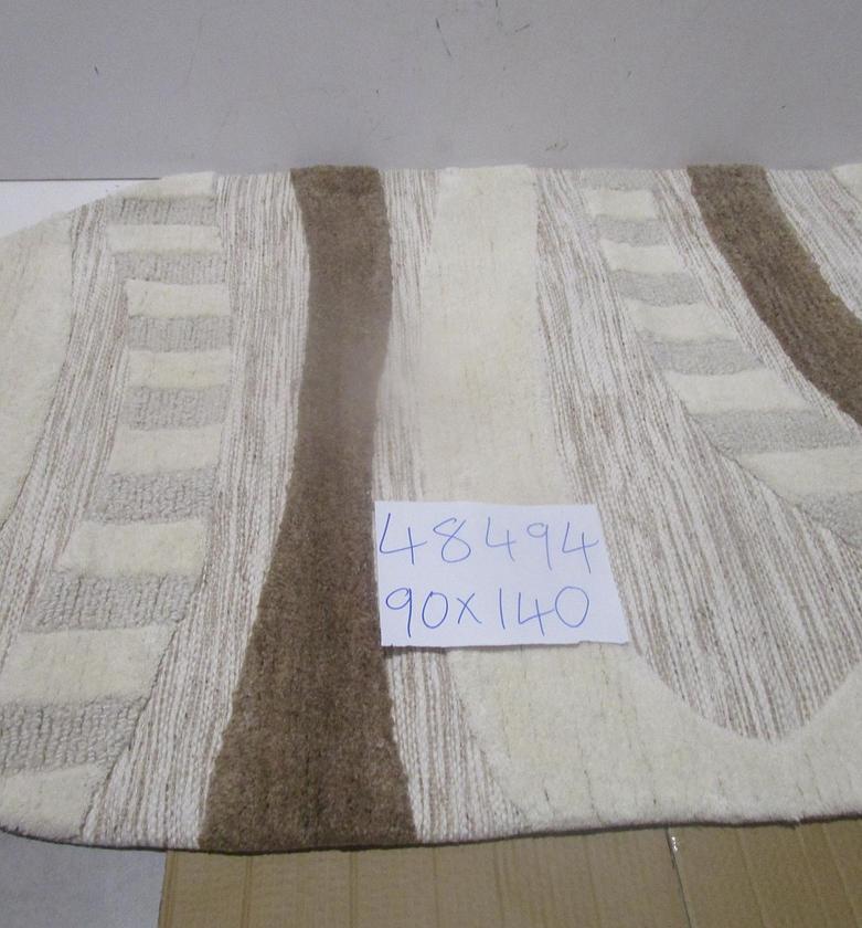 Woven and handtufted carpet image