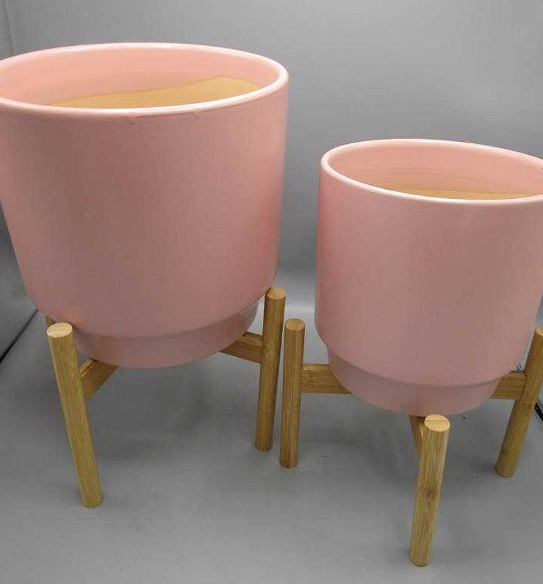 SET 8" PLANTER WITH WOOD image