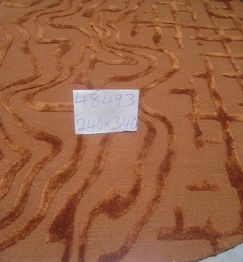 Handtufted wool and viscose image