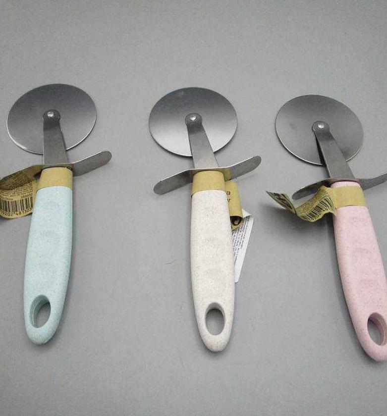 PIZZA CUTTER 3ASS CLR image