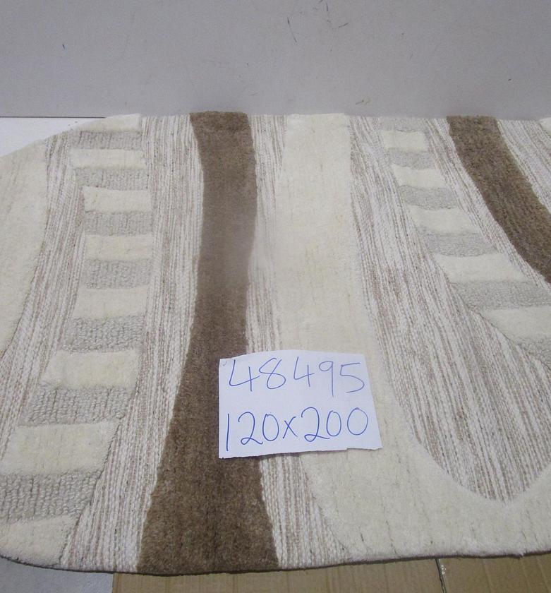 Woven and handtufted carpet image