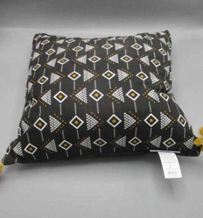 CUSHION POMPOM 40 x 40 CM image