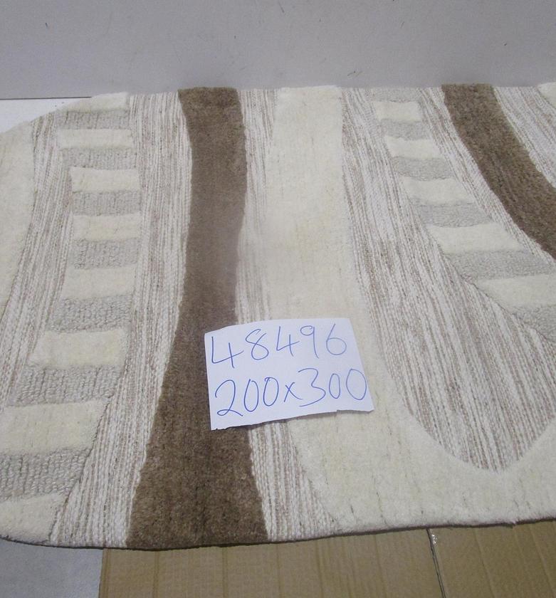 Woven and handtufted carpet image