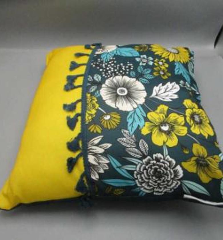 CUSHION POMPOM 40 x 40 CM image