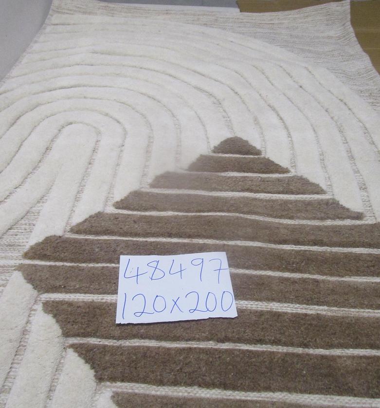 Woven and handtufted carpet image