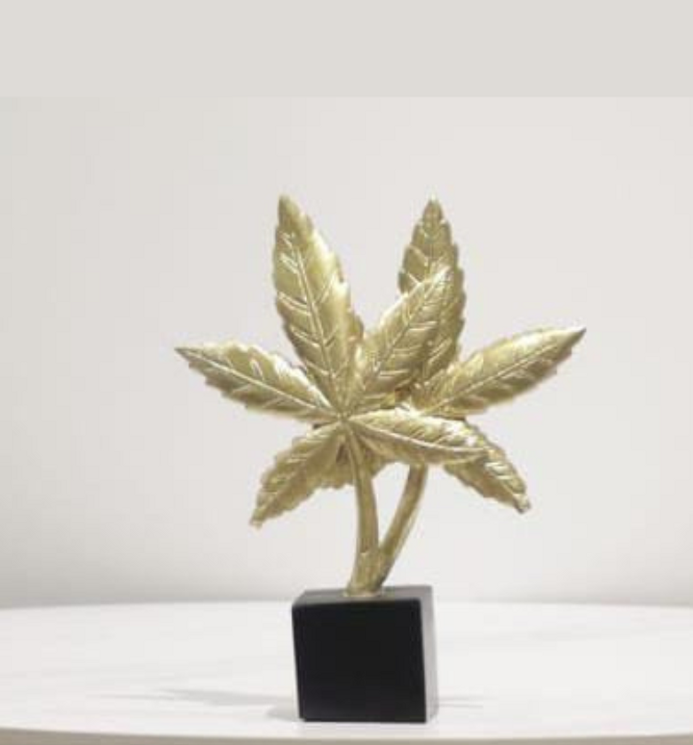 Resin Decorative Statue – 15 x 4.9 x 19 cm image