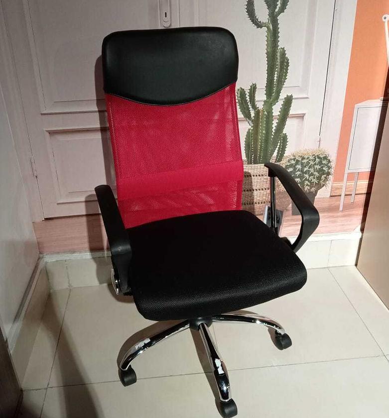 Office swivel chair red, mesh image