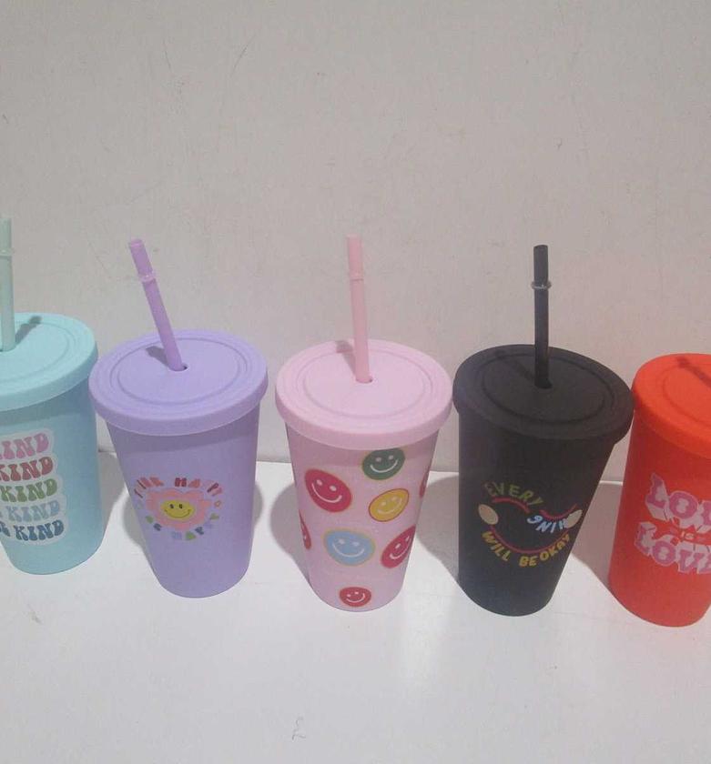 Plastic cup w cover&straw image