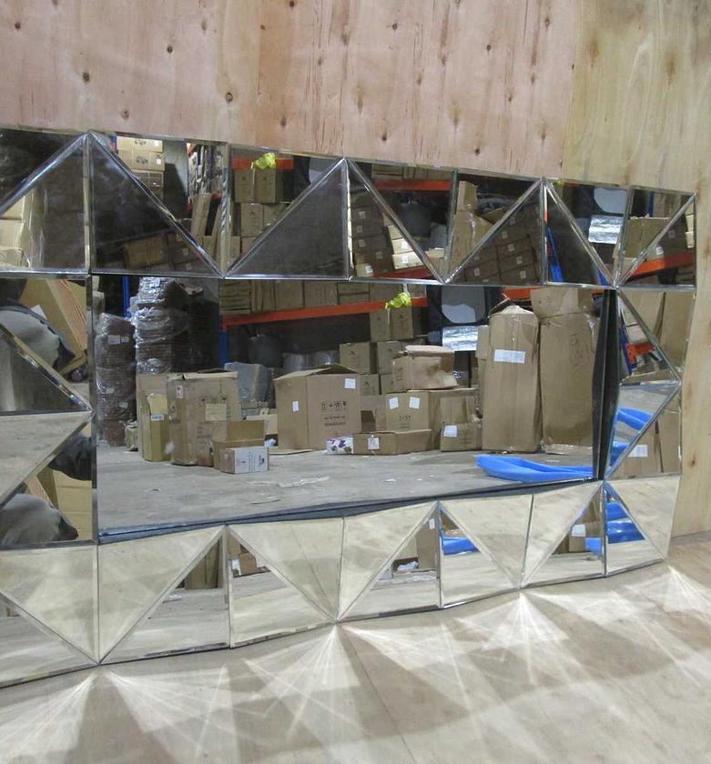 Mirror triangle shaped surrounded image