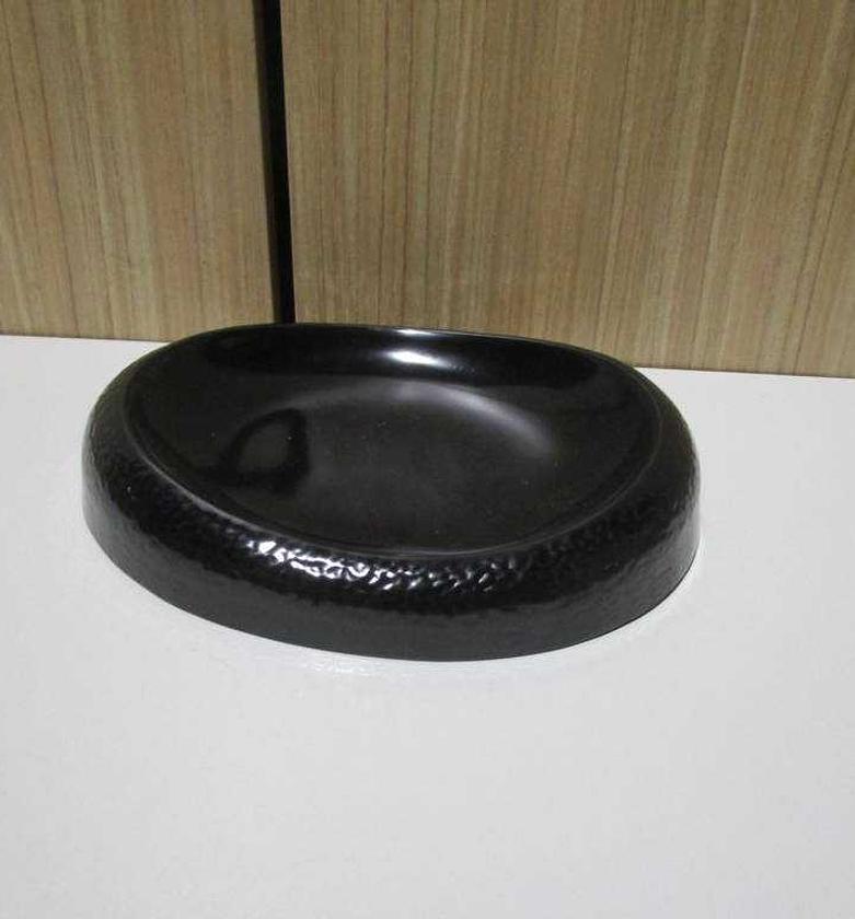 10"plateBLACK25.6x19.3x4. image