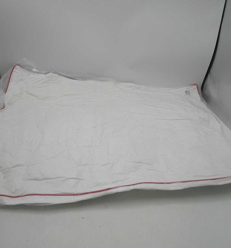 Pillow white single piping image