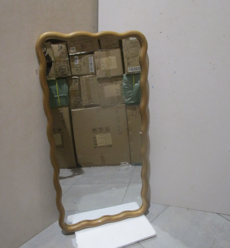 Wall mirror rectangular in image